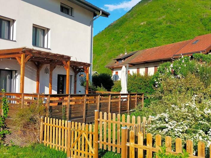Chambre d’hôte pour 2 personnes, avec Terrasse ainsi que Jardin et Vue à Thénésol
