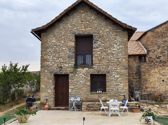 Location de vacances pour 4 personnes, avec piscine et jardin, adapté aux familles à Sabiñánigo - 2