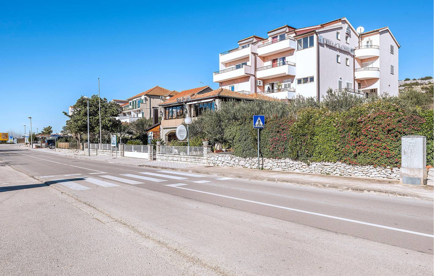 Cały apartament wypoczynkowy, Apartament wakacyjny dla 4 osób z jacuzzi in Szybenik, Żupania szybenicko-knińska