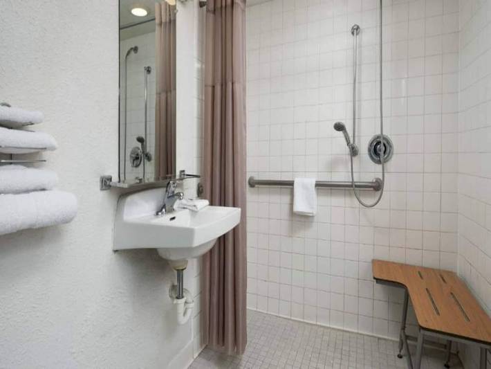 Apartamento entero, 2 camas matrimoniales | Microondas in Goleta, Condado de Santa Bárbara