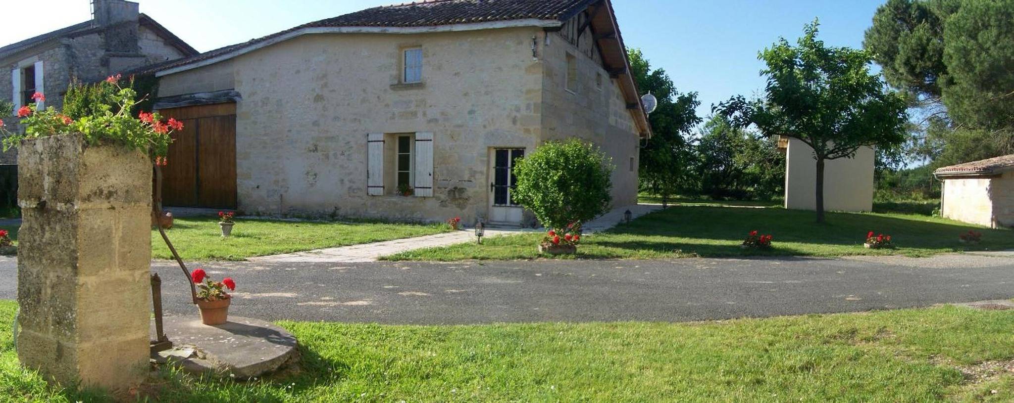Chambre d’hôtes 'Chateau Laborde Marjolaine' avec terrasse privative, Wi-Fi et climatisation in Saint-Médard-de-Guizières, Région de Libourne