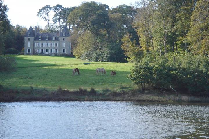 Chambre d’hôte pour 2 personnes, avec terrasse ainsi que vue et jardin à Gouesnach