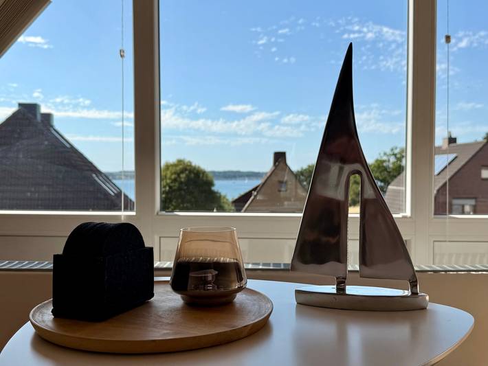 Entire apartment, Holiday Apartment “Villa Jesse” with Sea View, Private Balcony and Wi-Fi in Kieler Förde, Heikendorf