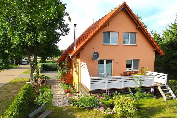 Ferienhaus für 8 Personen, mit Terrasse und Garten in Garz