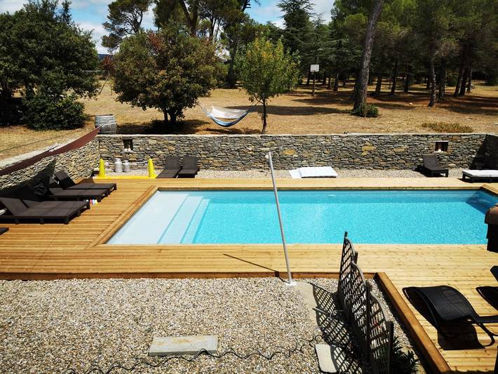 Gîte pour 4 personnes, avec balcon ainsi que piscine et jardin