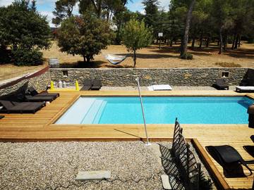 Gîte pour 4 personnes, avec balcon ainsi que piscine et jardin à Laure-Minervois