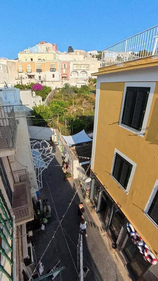 Ferienwohnung für 6 Personen, mit Balkon und Terrasse sowie Ausblick in Ponza - 2