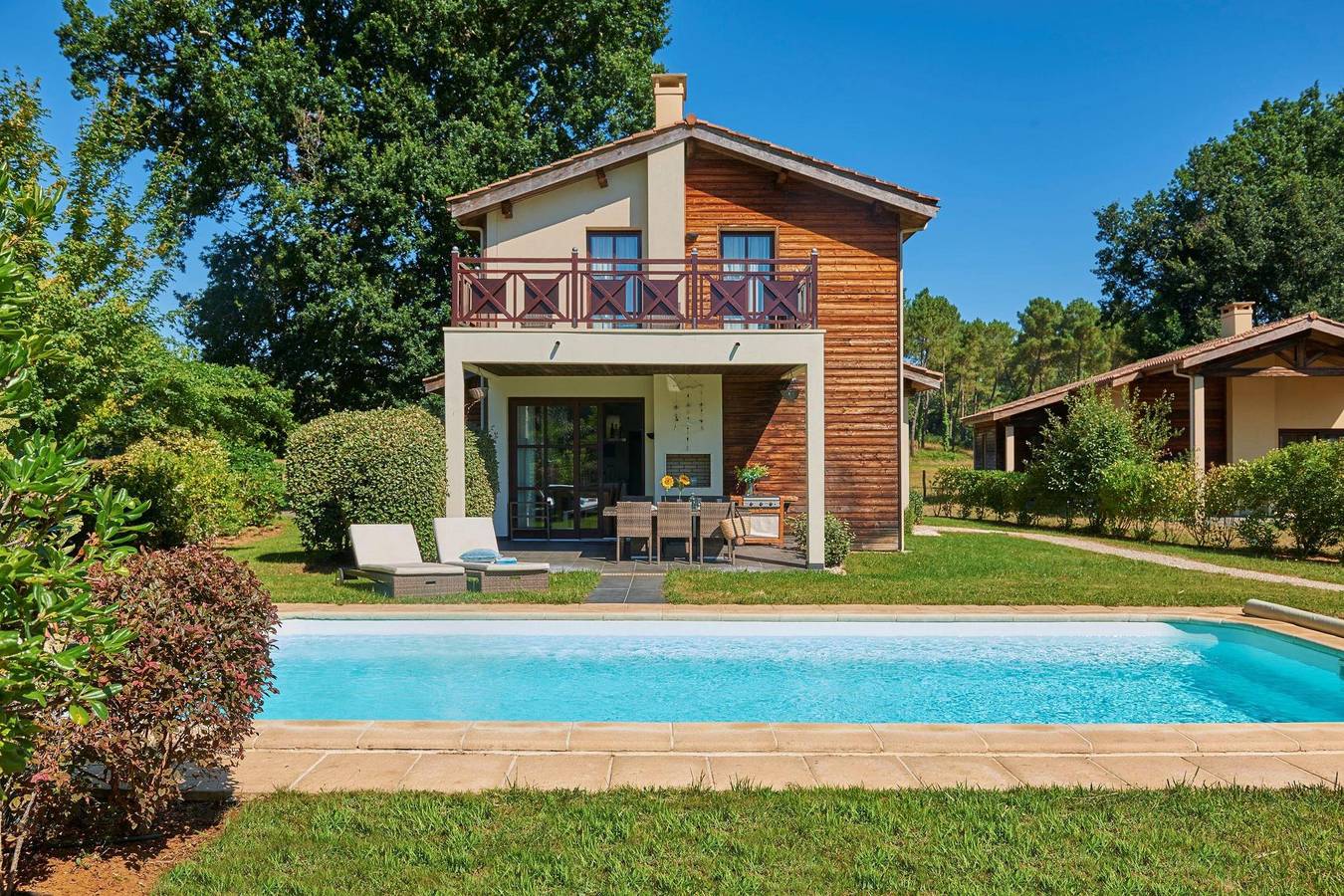 Residence Chateau de Salles — Fronsac 6p. pool in Salles, Region de Arcachon
