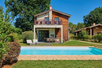 Gîte pour 6 personnes, avec piscine à Salles
