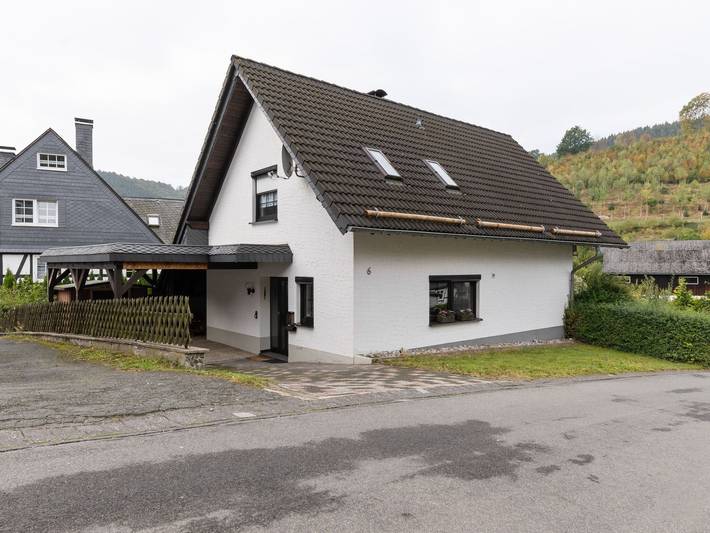 Ferienhaus für 6 Personen, mit Balkon und Terrasse sowie Garten in Olsberg