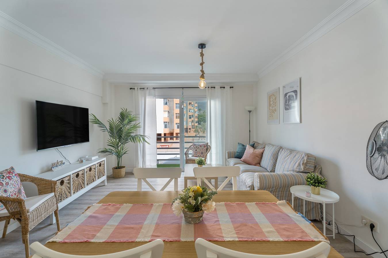 Hel leilighet, Vacation Apartment 'Marte Centro' with Mountain View, Balcony and Wi-Fi in Los Cristianos, Arona