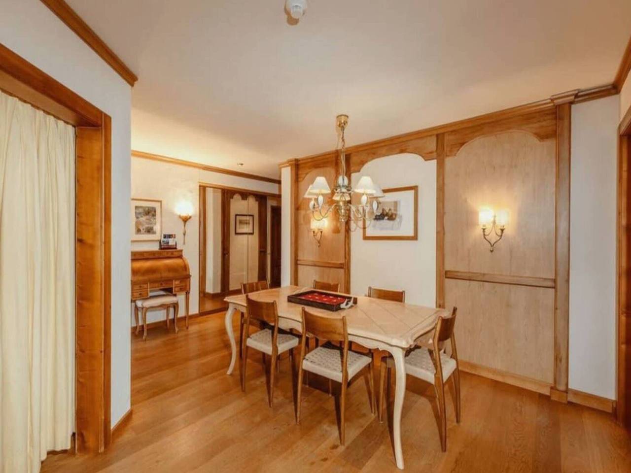 Ganze Wohnung, Üppiges Apartment mit Innenpool in Gstaad, Saanen
