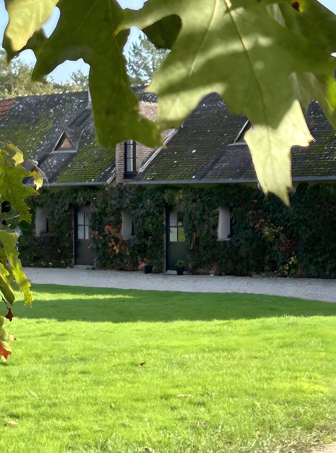 Casa de vacaciones 'Le Pré des Fées' con vistas al lago, piscina privada y jardín in Salbris, Sologne