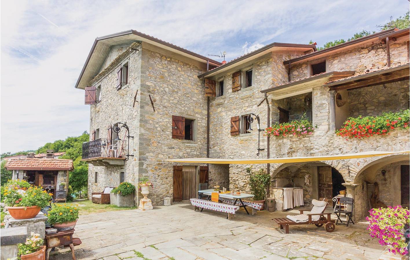 Ganze Ferienwohnung, Comano Wohnung mit Pool und Feuerstelle in Comano, Nationalpark Toskanisch-Emilianischer Apennin