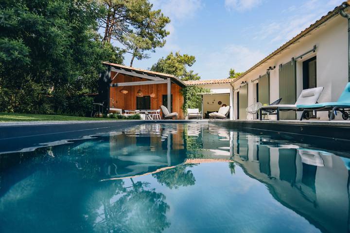 Villa pour 10 personnes, avec piscine ainsi que jardin et terrasse en Charente-Maritime - 2