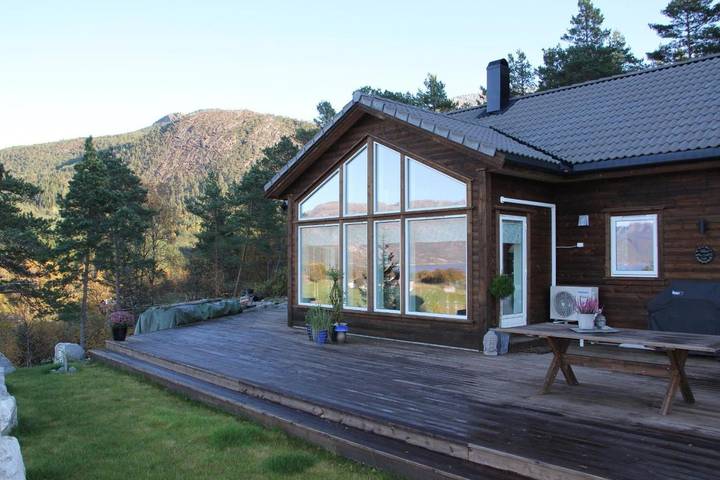 Ferienhaus für 9 Personen, mit Terrasse und Garten - 1