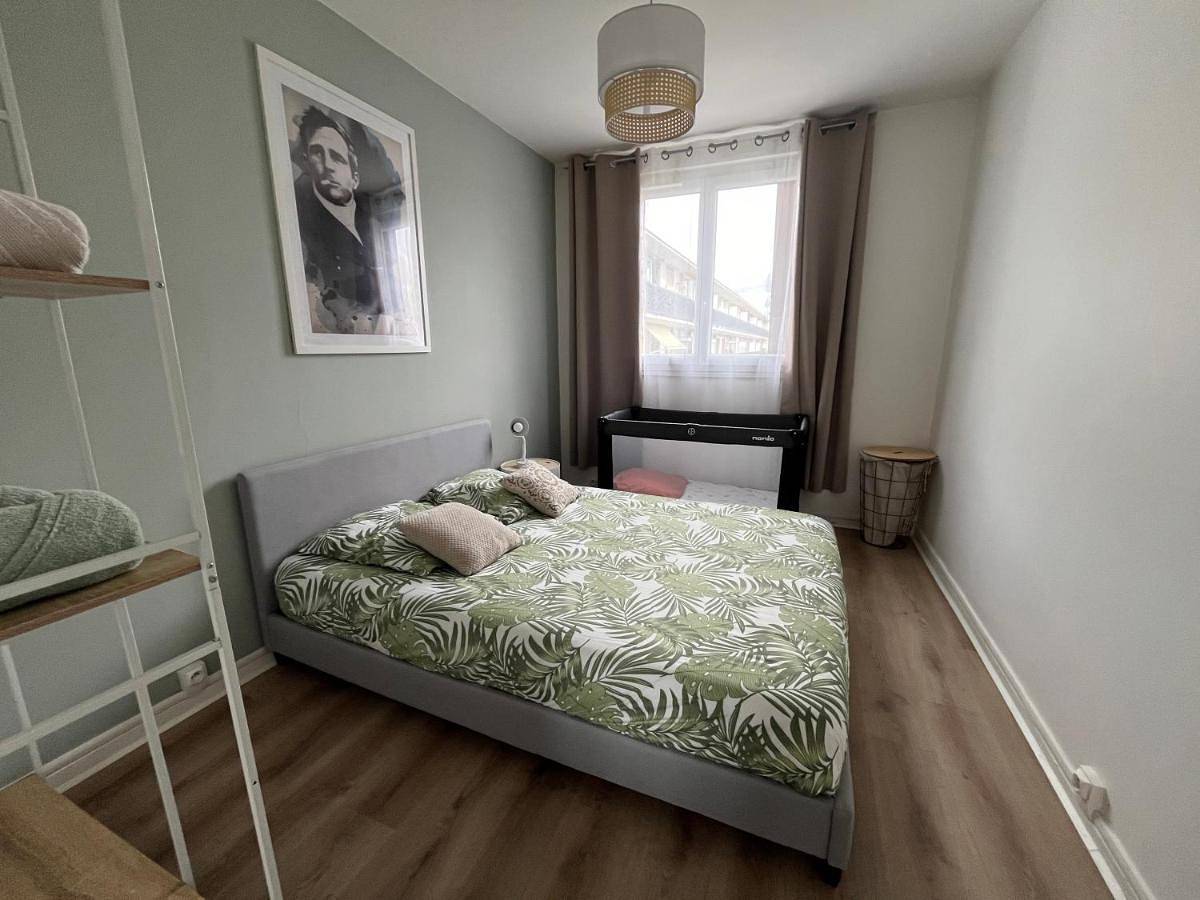 Appartement entier, Three-Bedroom Apartment in Épinay-sur-Seine, Seine-Saint-Denis