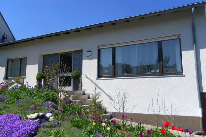 Ferienhaus für 4 Personen, mit Garten in Pünderich