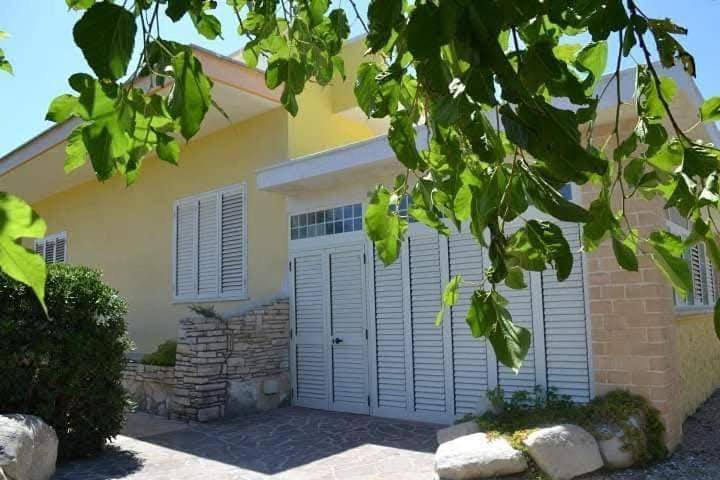 Casa vacanza per 4 persone, con Terrazza e Giardino nonché Panorama a Torre Specchia Ruggeri