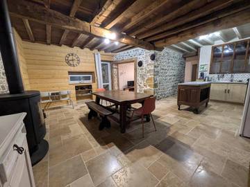 Gîte pour 4 personnes, avec terrasse à Précilhon