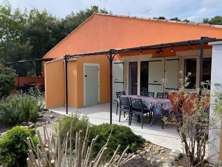 Location de vacances pour 5 personnes, avec bassin pour enfant et jardin, animaux acceptés dans les Alpes-de-Haute-Provence