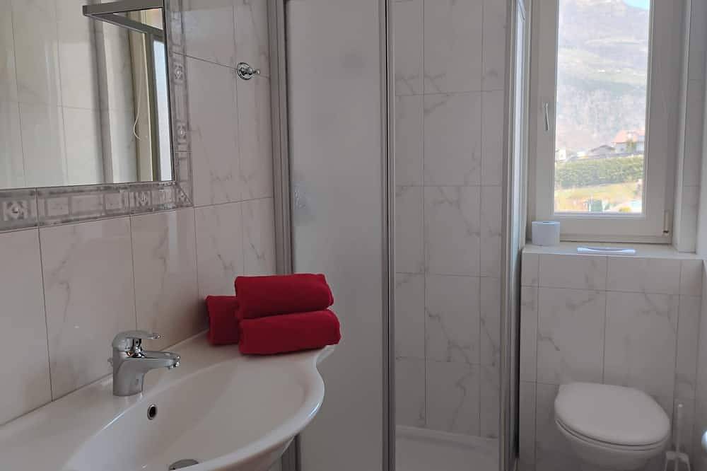 Ganze Wohnung, Bauernhof mit Kleintierhaltung, Streichelzoo, Schnupperreiten ,schön gelegen . in Tarsch, Latsch