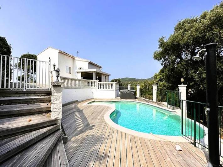 Appartement de vacances pour 8 personnes, avec jardin et piscine, adapté aux familles à La Londe-les-Maures
