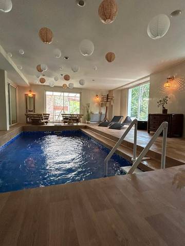 Gîte pour 16 personnes, avec sauna et jacuzzi ainsi que jardin et piscine à Vienne (Isère)