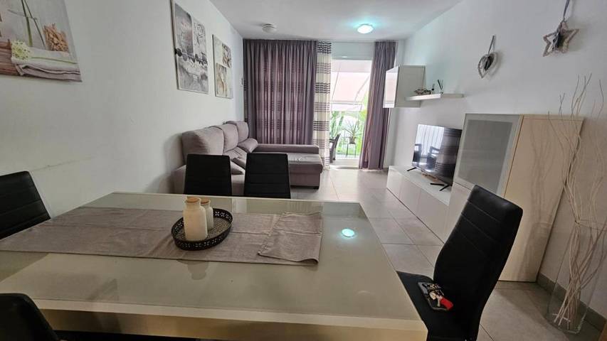 Apartamento para 6 personas, con jardín además de piscina y sauna en Las Nieves