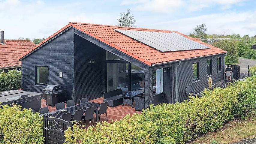 Ferienhaus für 11 Personen, mit Whirlpool und Terrasse sowie Garten und Sauna in Marielyst