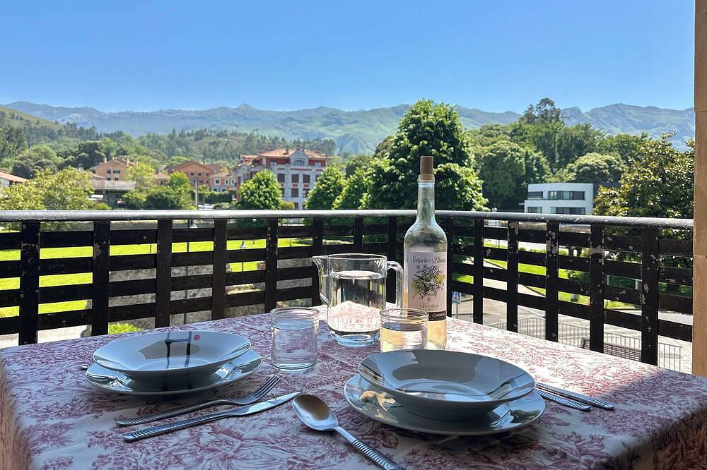 Entire apartment, Vut-5236-As 7 minutes walk from the center of Llanes with views to the Cuera in Llanes, Costa Verde (Spain)