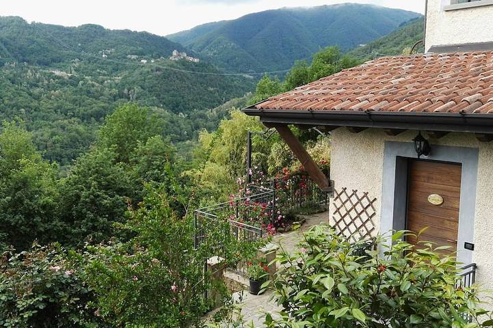Ferienwohnung für 4 Personen, mit Terrasse und Whirlpool sowie Garten, mit Haustier