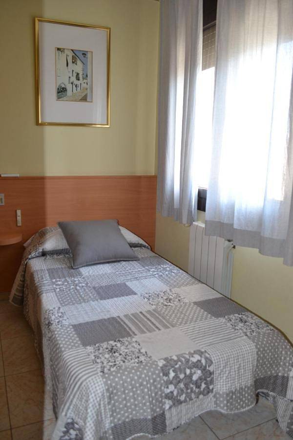 Triple Room in Figueras, Haut-Ampurdan