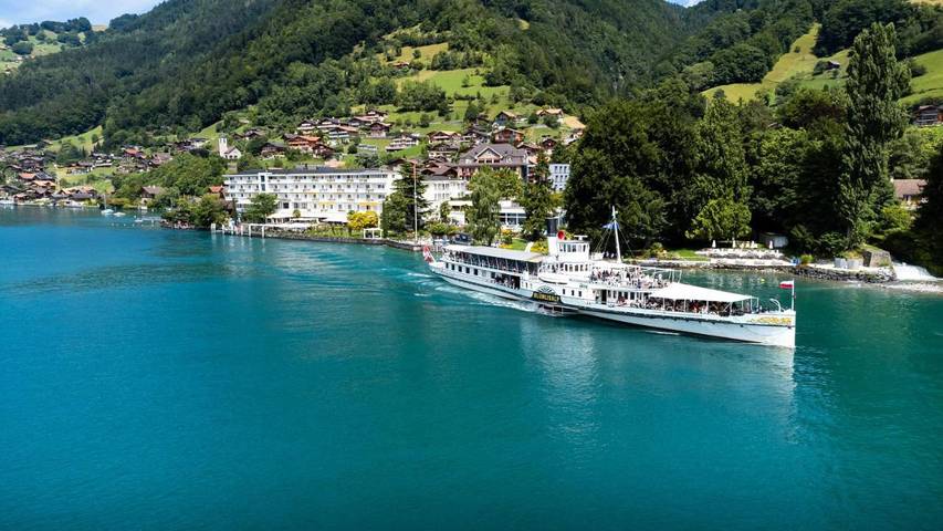 Hotel für 4 Personen, mit Balkon und Whirlpool sowie Terrasse und Garten in Sigriswil