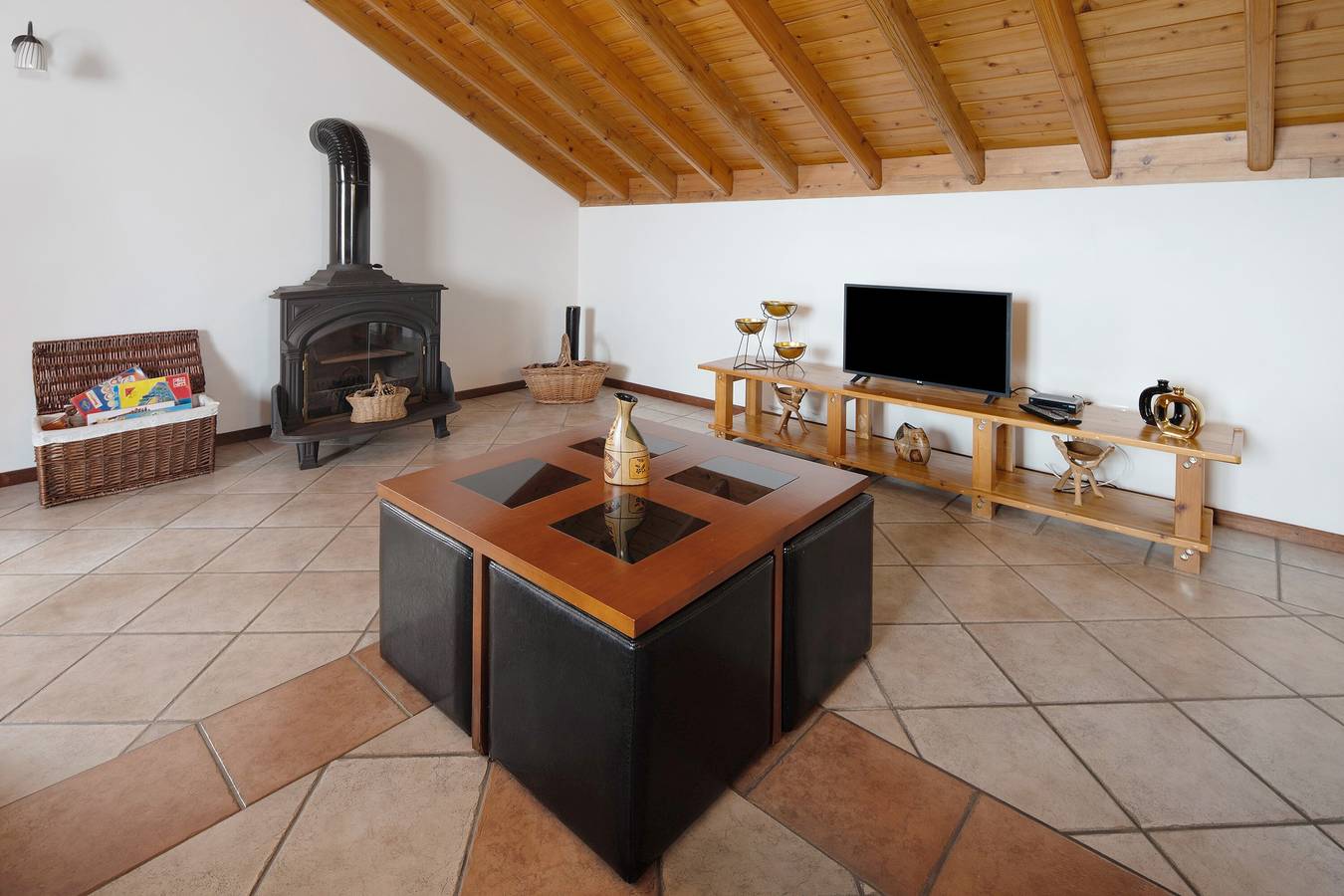Appartement entier, Appartement 'Vista Da Baía - Casa Do Aniceto' avec vue mer, terrasse privée et Wi-Fi in Santo António (Ilha do Pico), Pico (Açores)