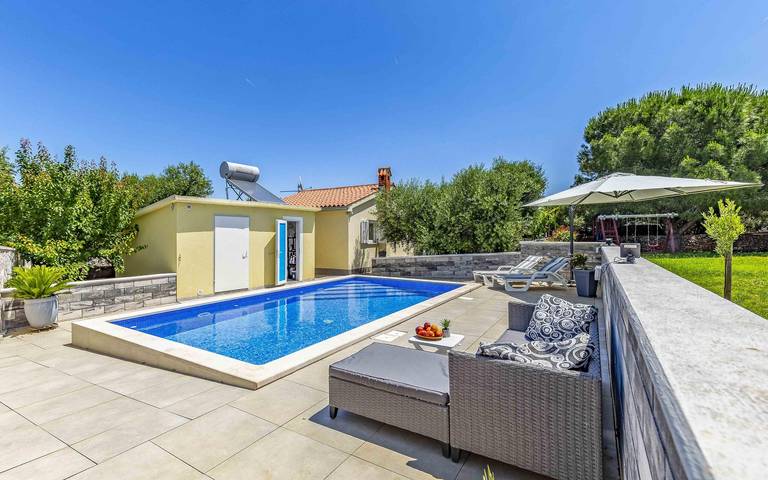 Villa pour 5 personnes, avec terrasse ainsi que jardin et piscine, adapté aux familles à Pomer - 3