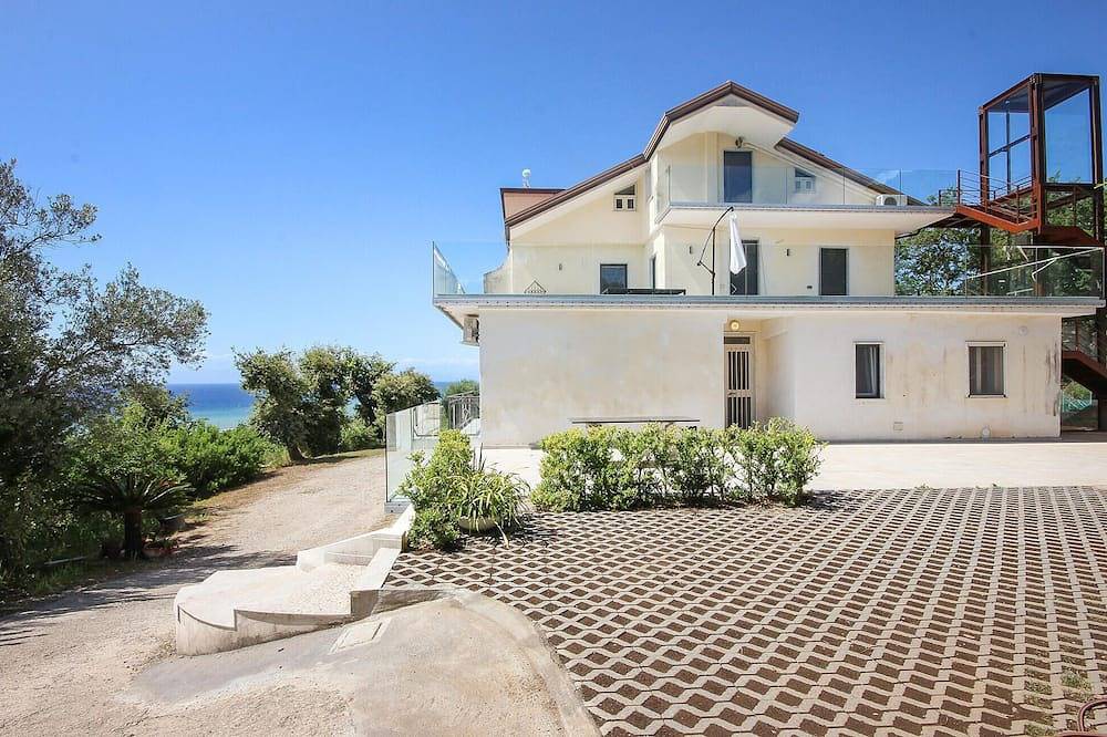 Entire apartment, 2 bedroom stunning apartment in Agropoli in Cilento