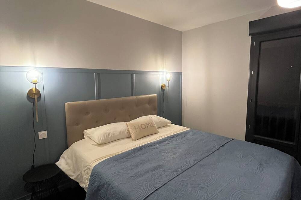 Entire apartment, In the heart of the Ossau valley renovated 3-bedroom apartment in Laruns, Béarn