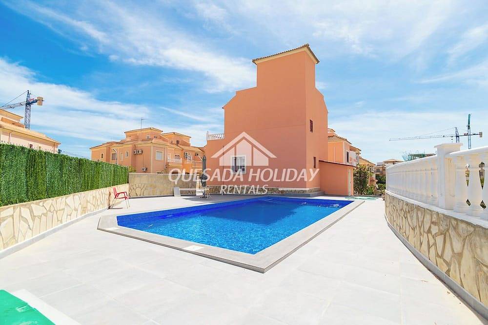 Villa La Zenia close to Beach, private pool, walking distance of Zenia Boulevard in Playa Flamenca, Orihuela