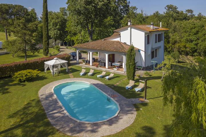 Villa per 7 persone, con terrazza e piscina a Fucecchio