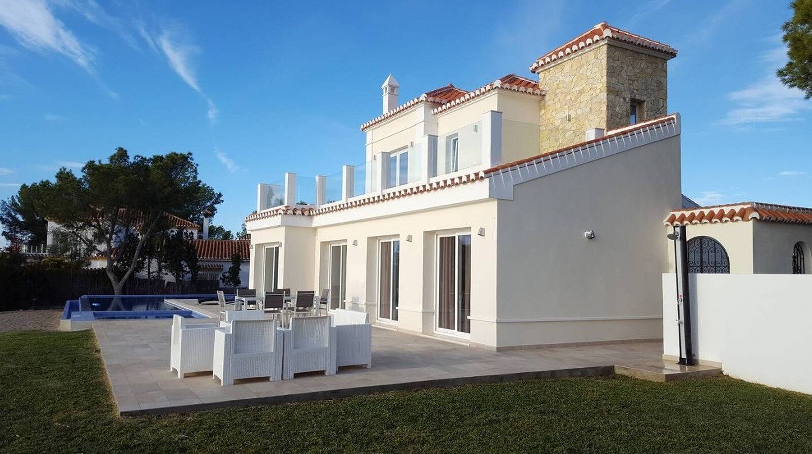 Villa 'met 2 zwembaden en jacuzzi' met tuin, 2 terrassen & Wi-Fi in Almuñecar, Costa Tropical