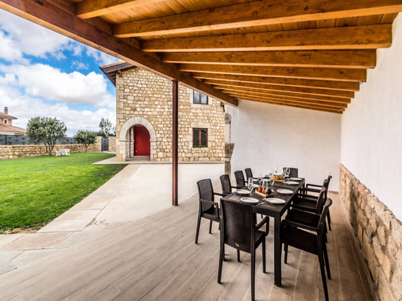 Apartamento entero, Villa cerca de Burgos con barbacoa y jardín in Villadiego, Provincia de Burgos