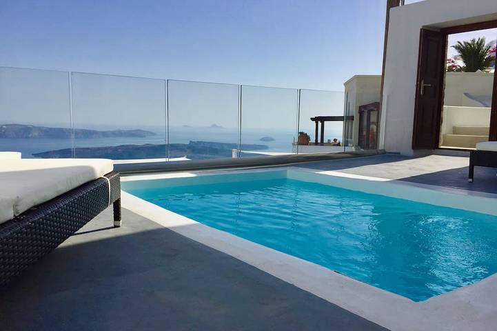 Vacation rental for 8 people, with Balcony and Hot tub in Santorini