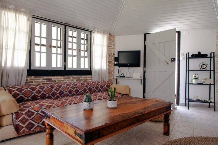 Location de vacances pour 8 personnes, avec jardin, adapté aux familles dans Kalamaki - 4