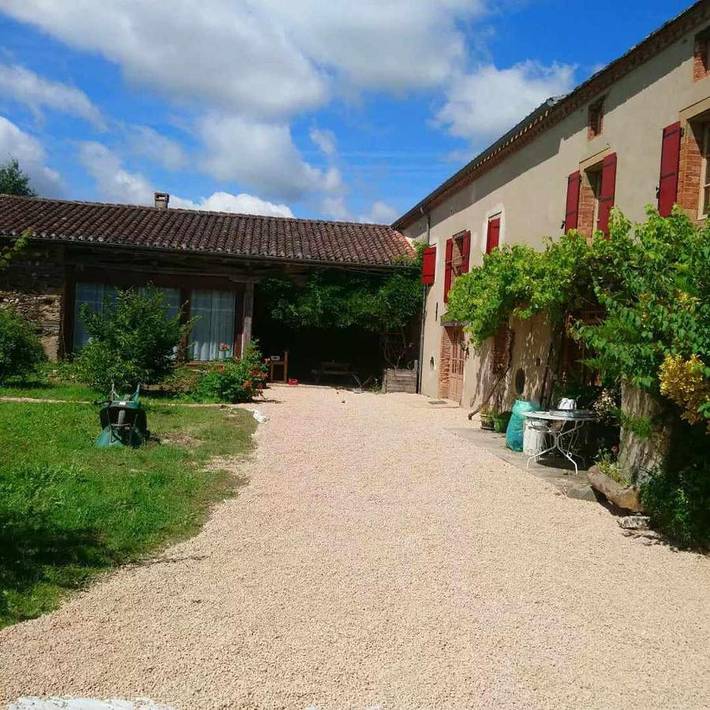 Gîte pour 2 personnes, avec Balcon et Terrasse ainsi que Jardin et Vue à Andouque