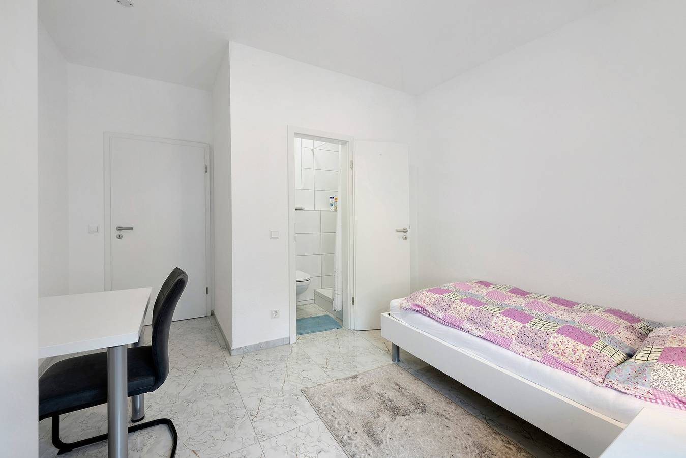 Zimmer '5' mit gemeinsamer Terrasse und Wlan in Tailfingen, Albstadt