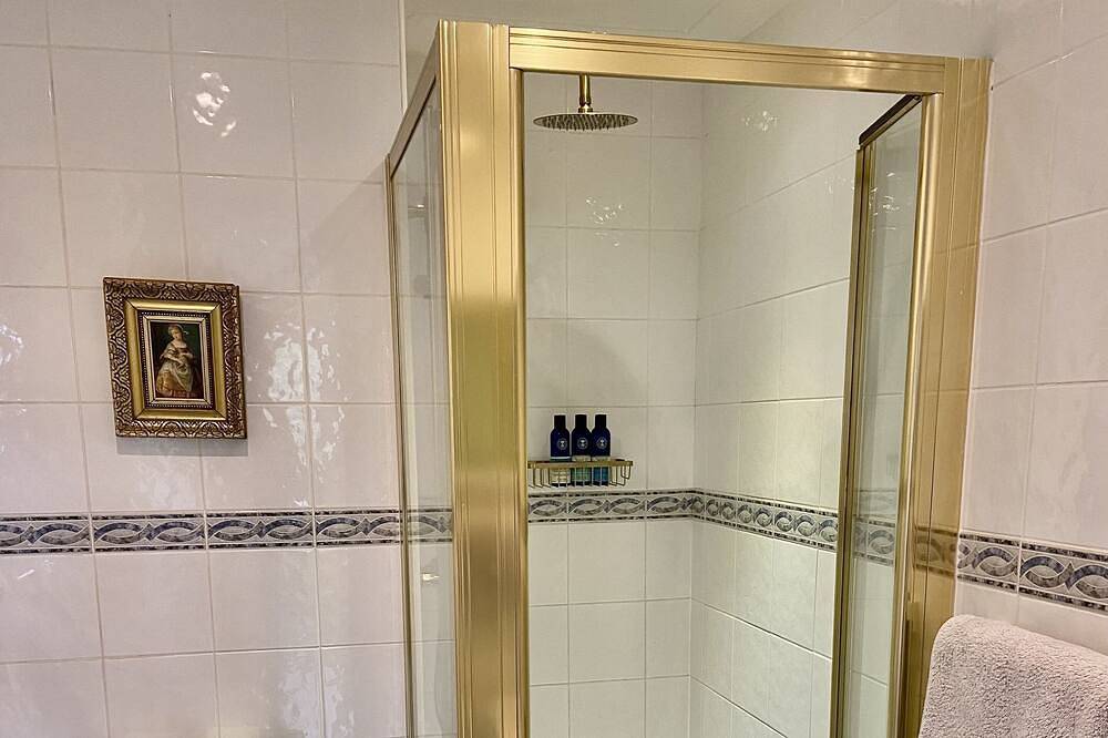 Luxury room in Richmond: ensuite, parking and 2 free tickets to Kew Gardens in Borough londonien de Richmond upon Thames, Londres