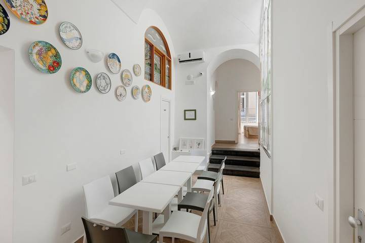 Sorrentina Guest House – Junior Suite 1 with Balcony and Wi-Fi in Spiaggia pubblica di Sorrento, Sorrento