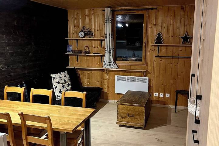 Chalet pour 6 personnes, avec piscine ainsi que jacuzzi et jardin, animaux acceptés à Saint-Jean-d'Arves