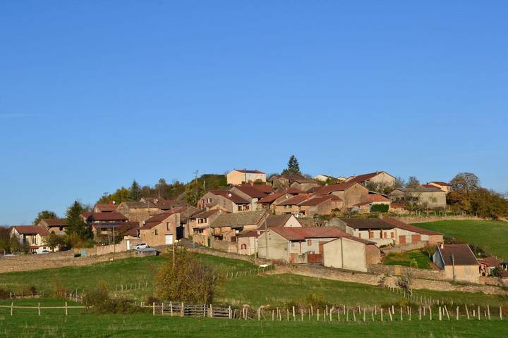 Gîte pour 2 personnes, avec terrasse dans Jalogny - 2